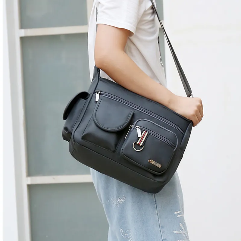 Aleck | Multi-Pocket Shoulder Bag with Adjustable Strap