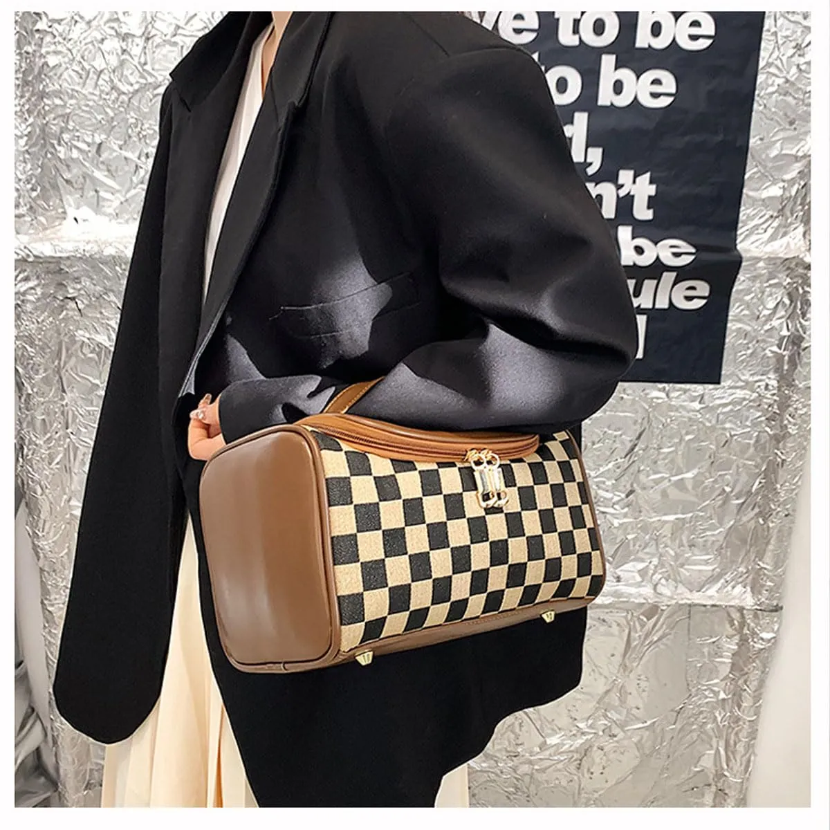 Chessboard Checker Makeup Bag Women's Large Capacity Cosmetic Bag Portable Travel Skincare Product Storage Bag Portable Washing Bag (Brown)