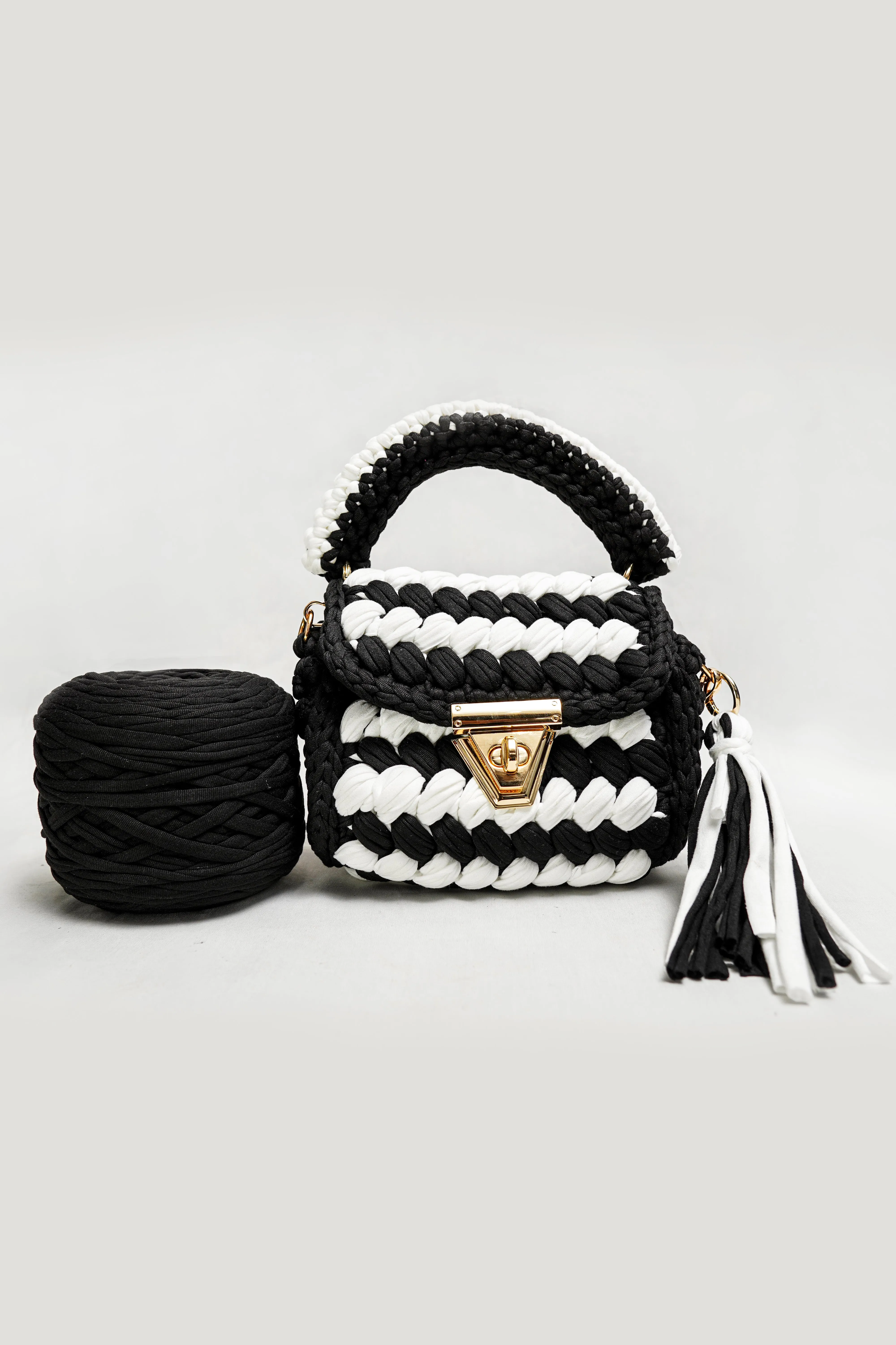 Lightweight Crochet Travel Bag | Lace Berry