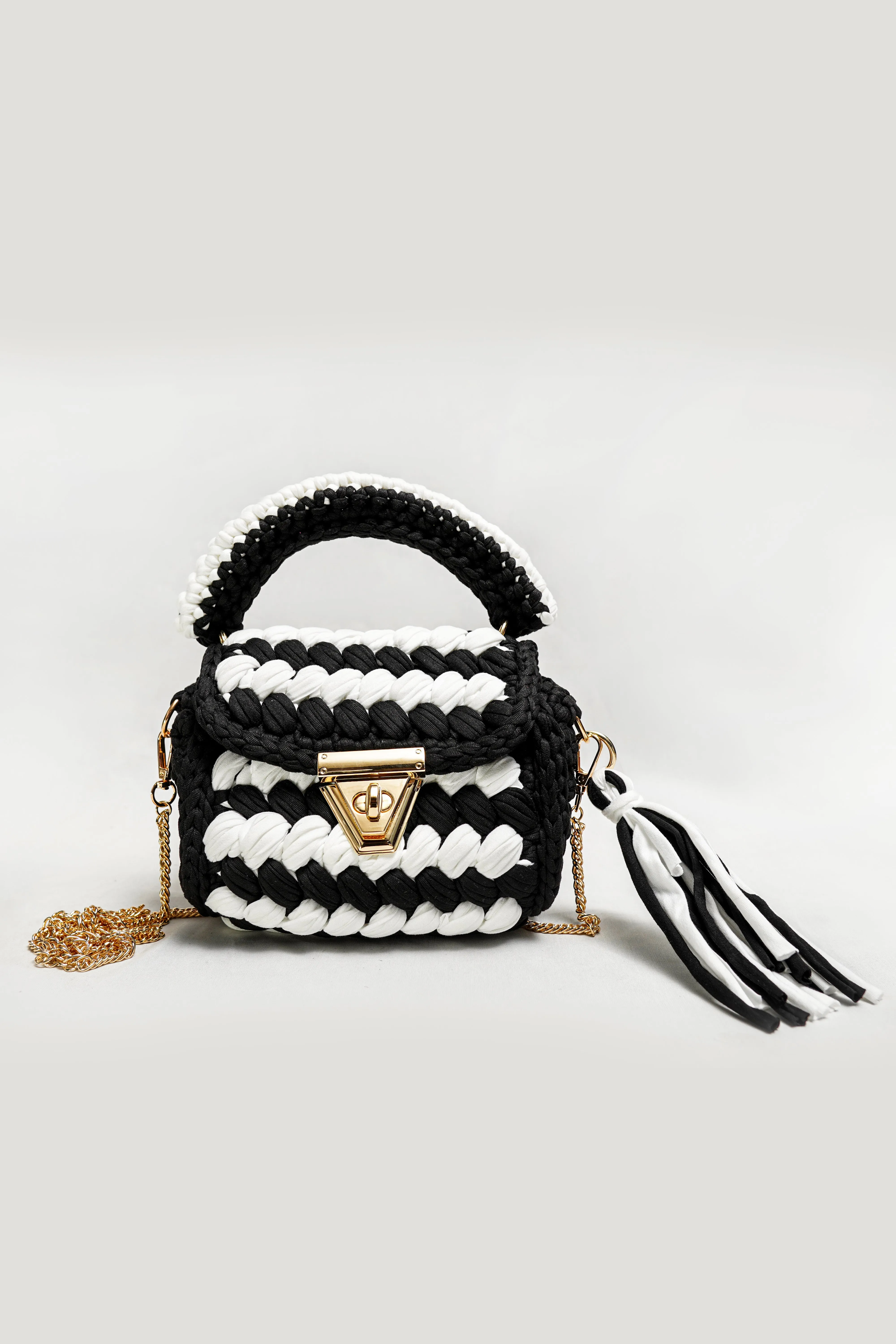 Lightweight Crochet Travel Bag | Lace Berry