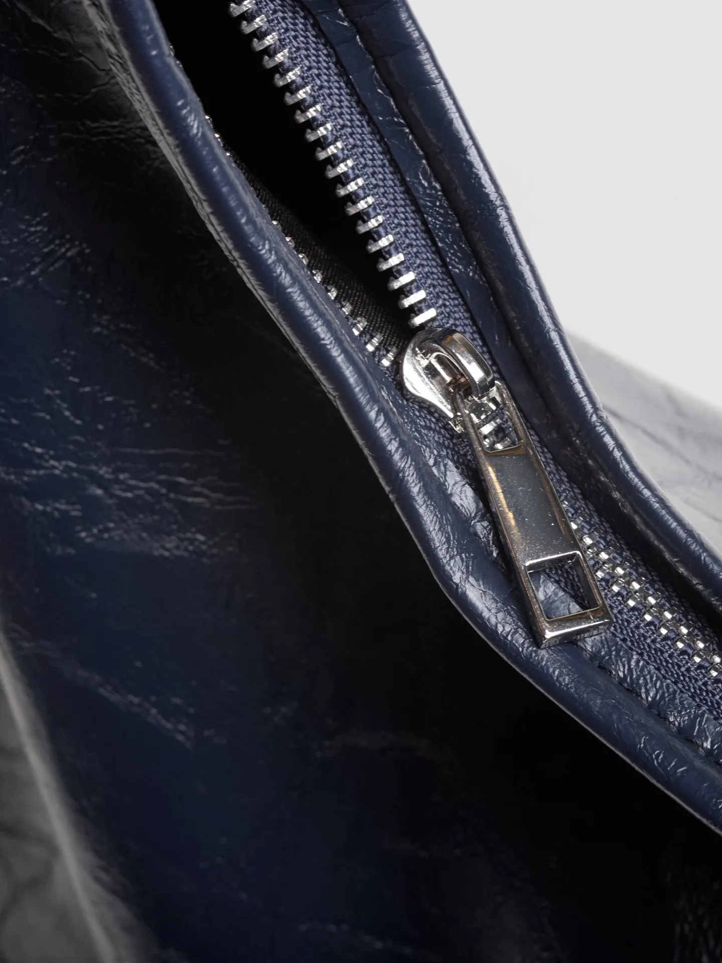 Sadie | Distressed Lightweight Tote