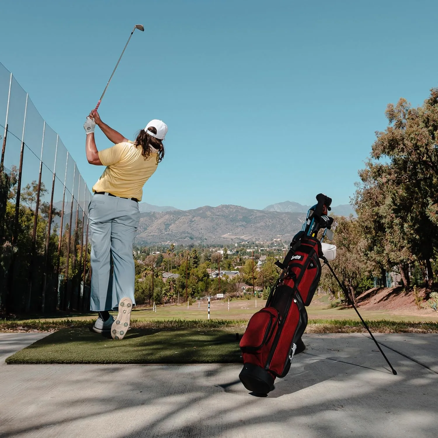 Sunday Golf Loma XL Bag - Lightweight Sunday Golf Bag with Strap and Stand – Easy to Carry Pitch n Putt Golf Bag – Golf Stand Bag for The Driving Range, Par 3 and Executive Courses, 3.4 pounds