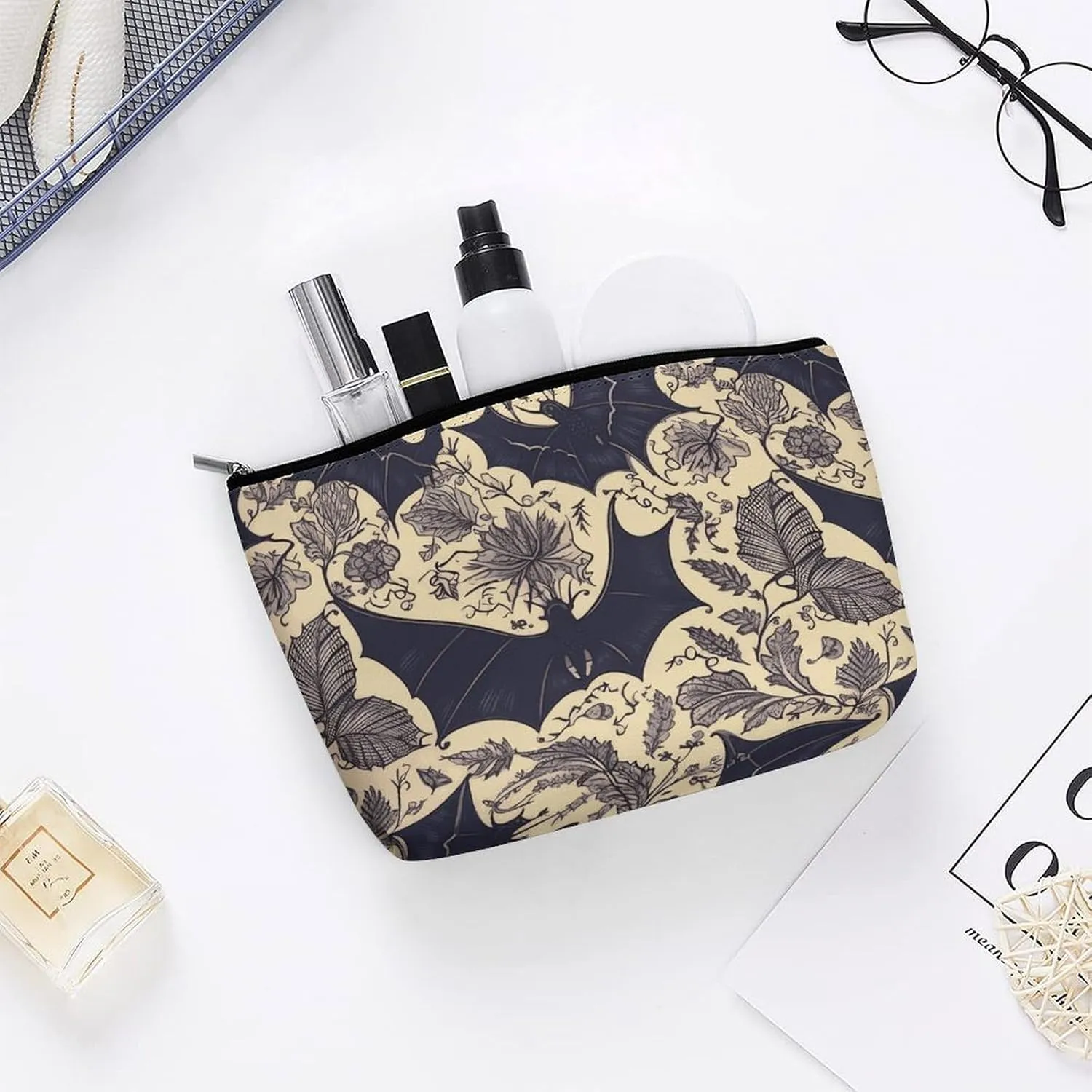 Toiletry Bag for Women Bat Print Cosmetic Bag Portable Capacity Travel Makeup Bags with Zipper Lightweight Cute Beauty Makeup Organizer for Traveling, Accessories, Essentials