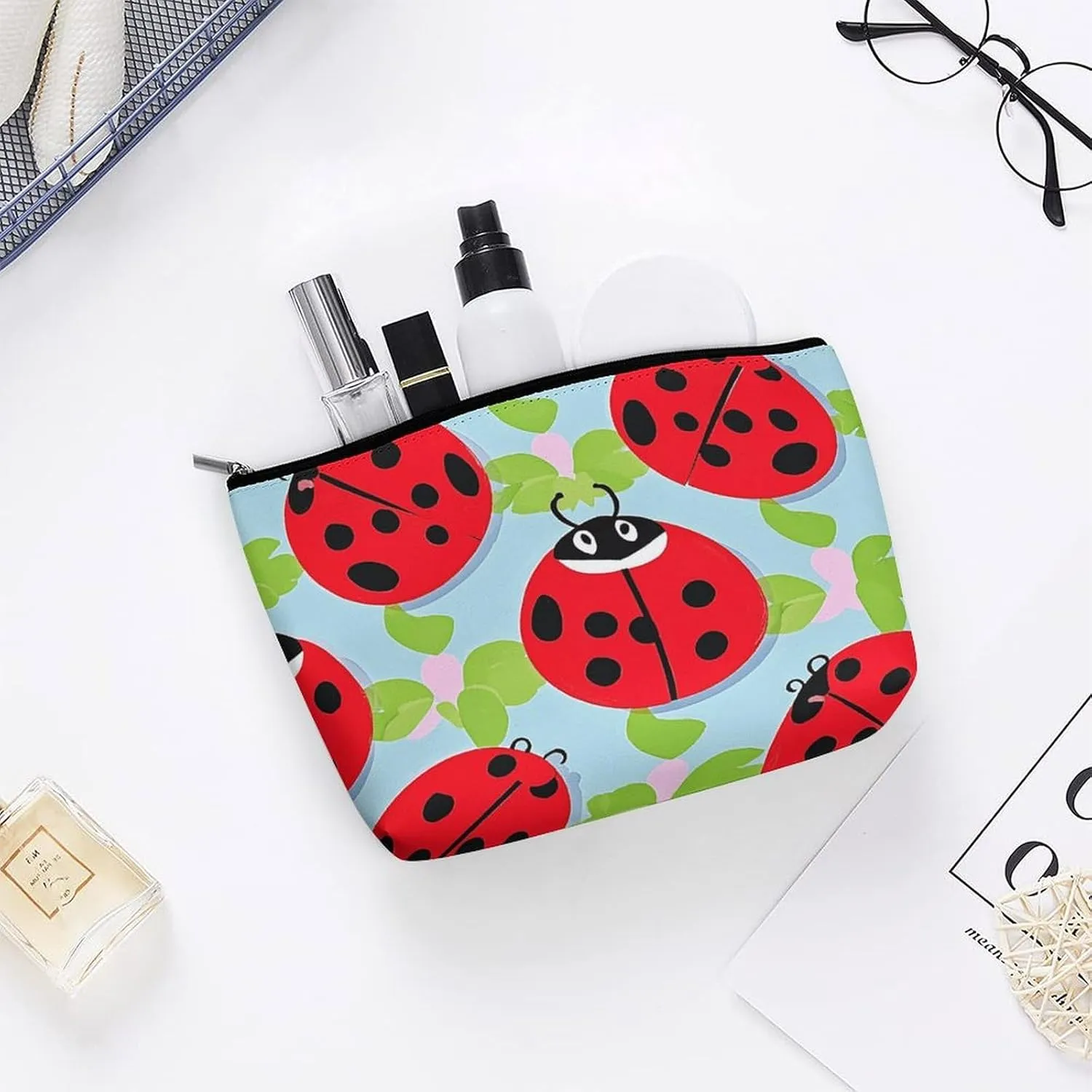 Toiletry Bag for Women Red Ladybug Pattern Cosmetic Bag Portable Capacity Travel Makeup Bags with Zipper Lightweight Cute Beauty Makeup Organizer for Traveling, Accessories, Essentials